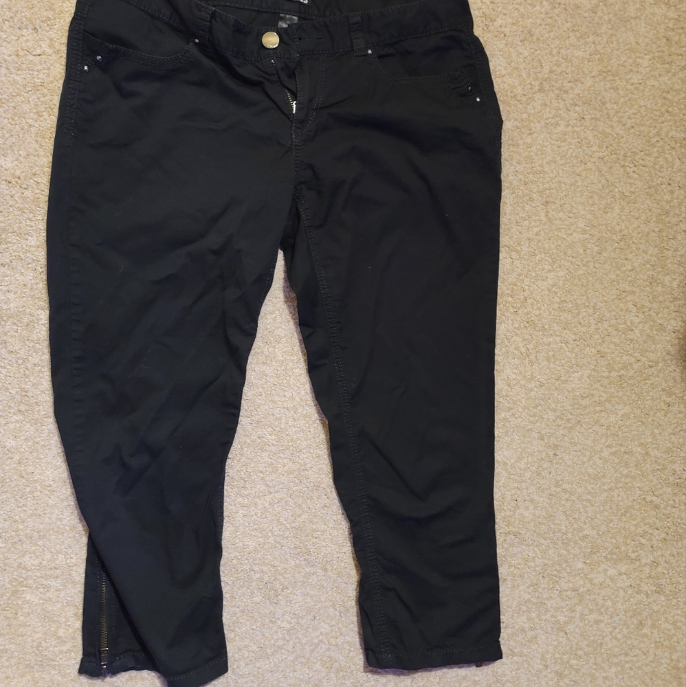 Express zipper capris